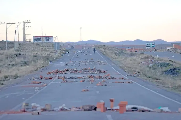 Bolivia entra en el día 39 del conflicto con 93 bloqueos y tensión creciente en las carreteras