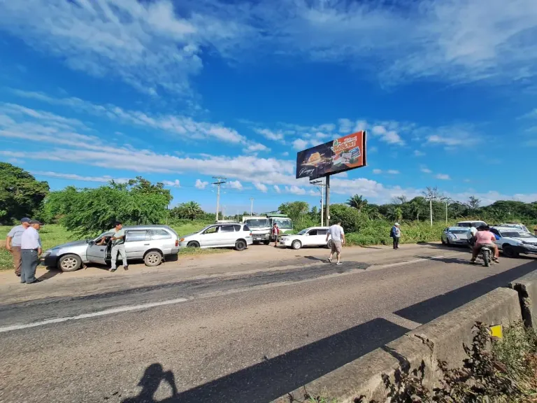 Segundo día de bloqueos en Montero, Portachuelo y Yapacaní que interrumpen la conexión con Cochabamba